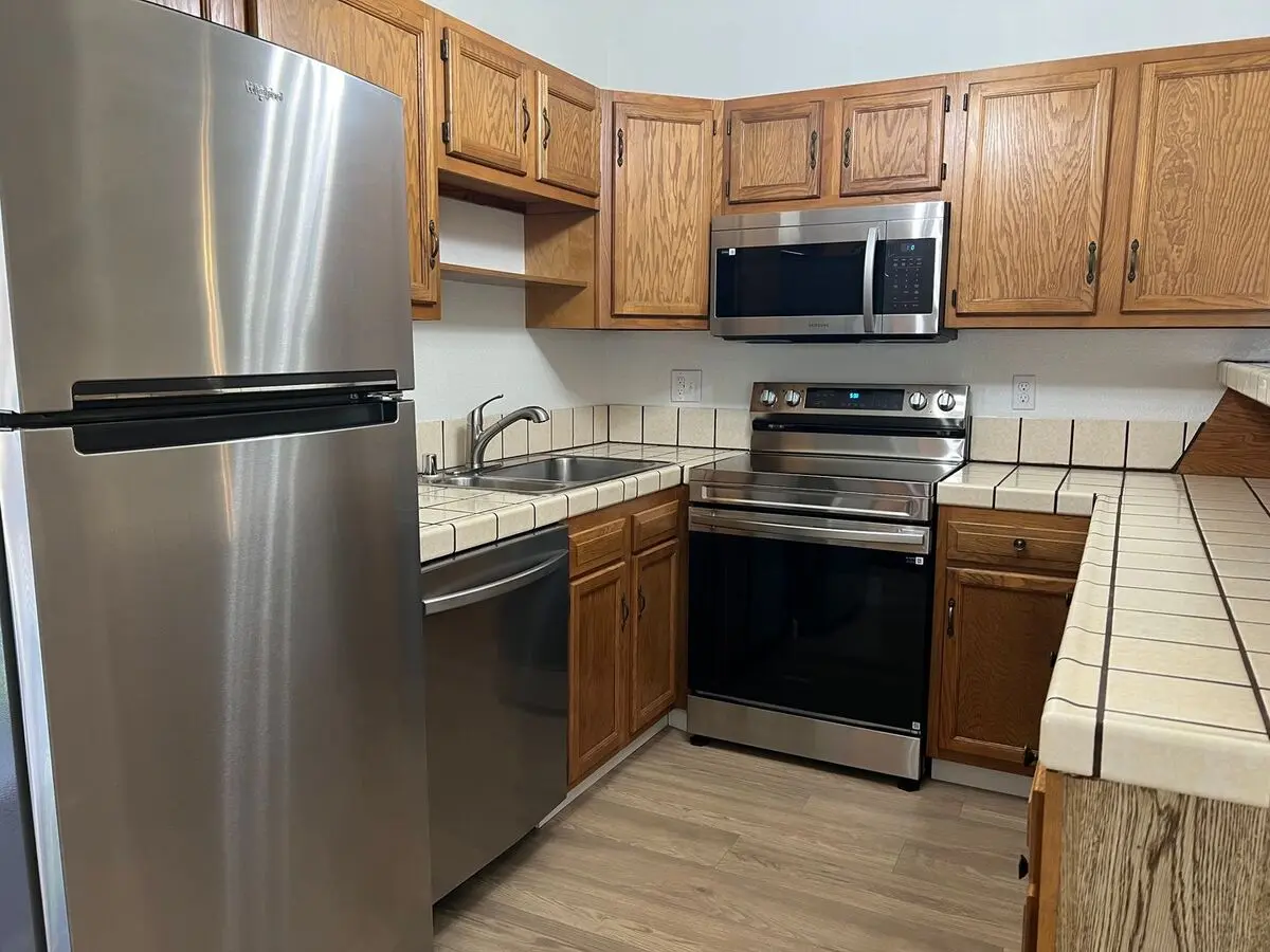 2BR/1BA Duplex on Paloma Ave · Burlingame