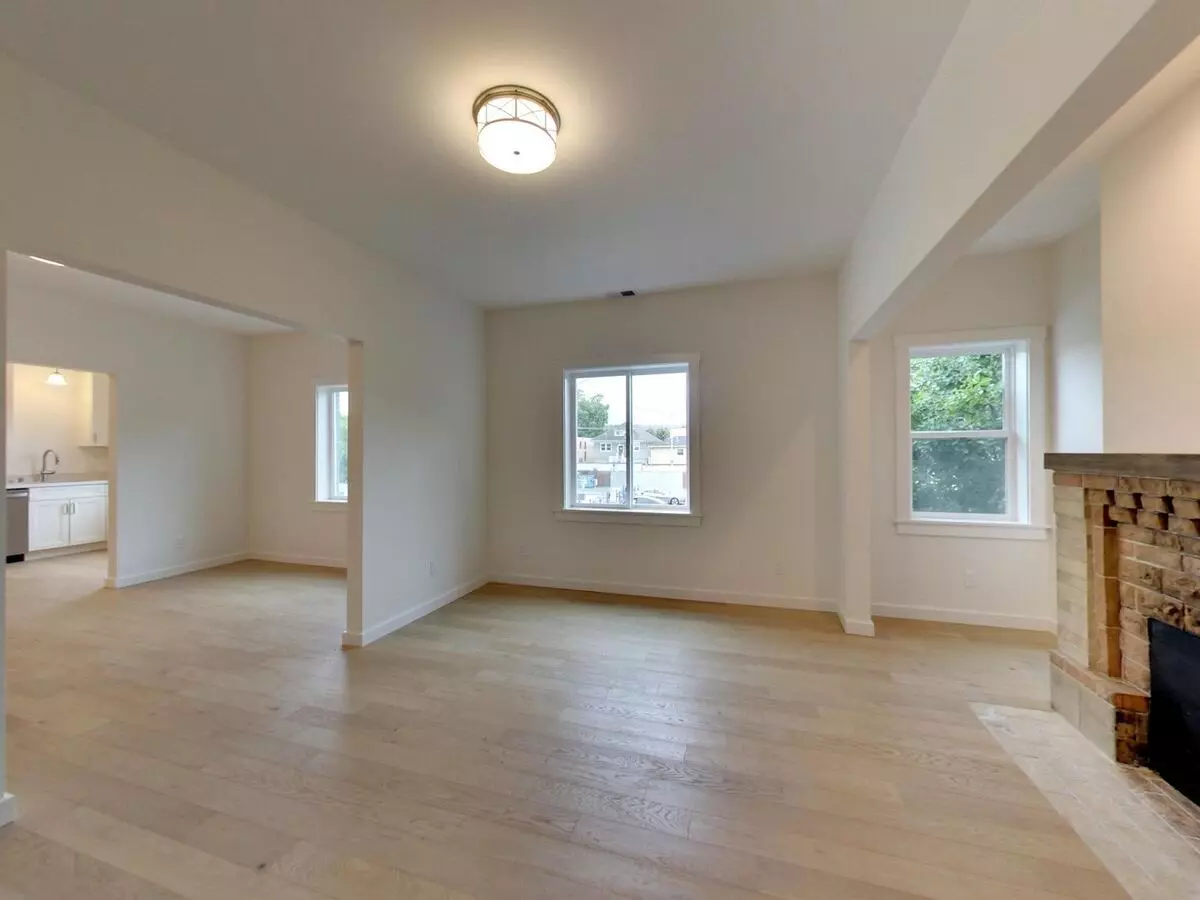 Outside Leasing - 1140 Chula Vista photo 5
