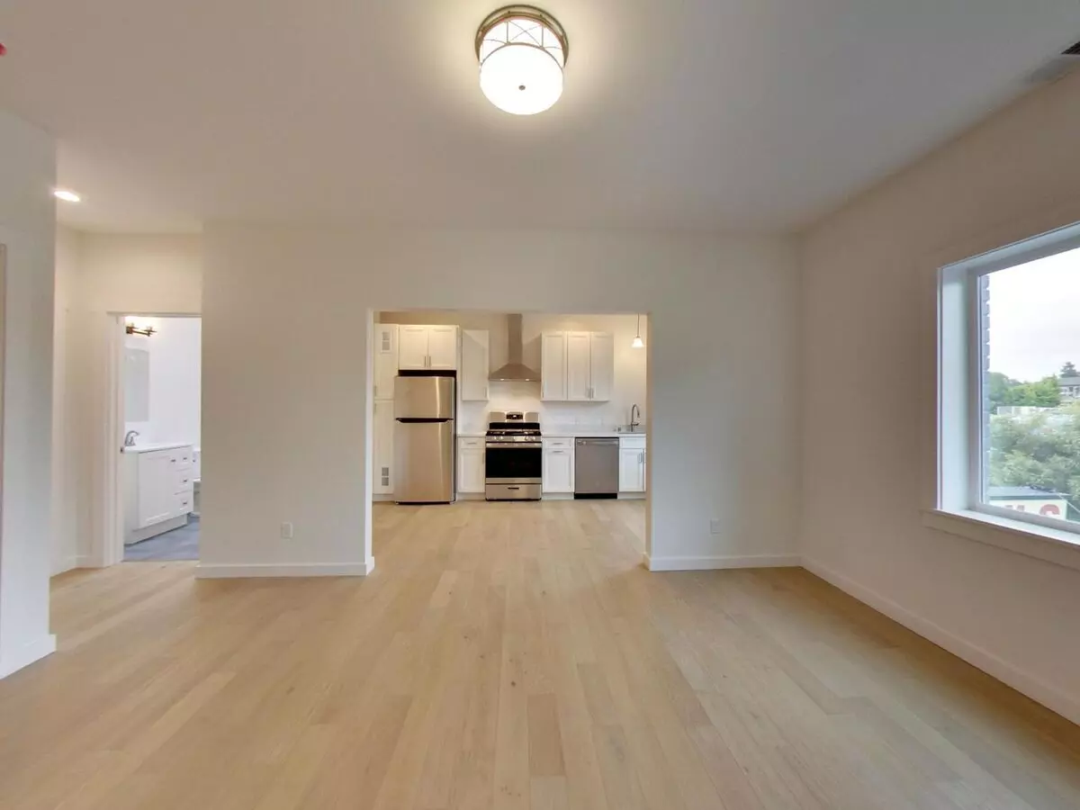 Outside Leasing - 1140 Chula Vista photo 3