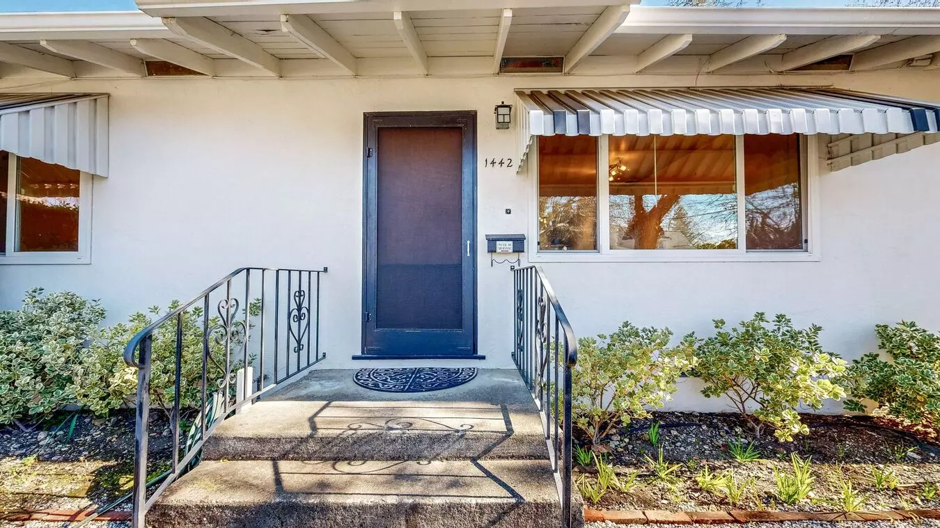Delightful 2 Bedroom 1 Bath Unit With 1 Car Garage photo 2