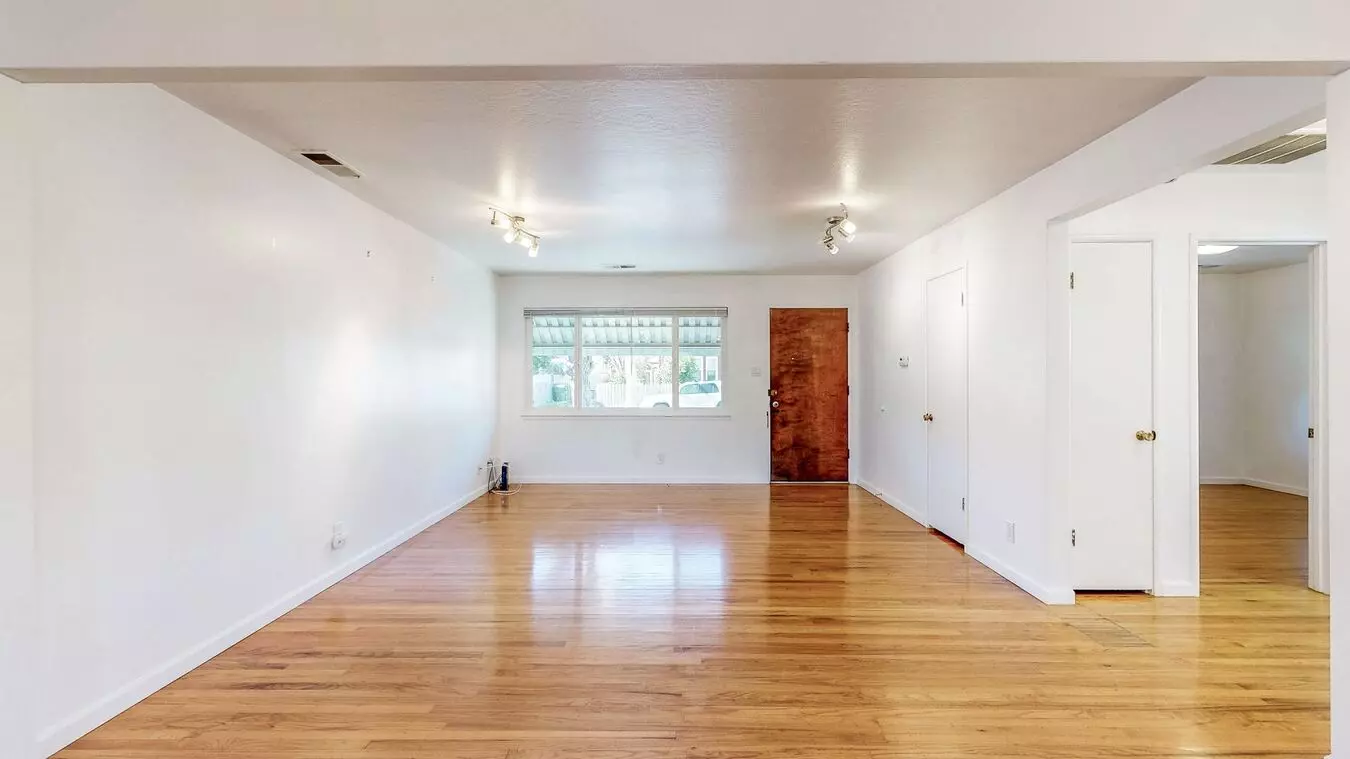 Delightful 2 Bedroom 1 Bath Unit With 1 Car Garage photo 3
