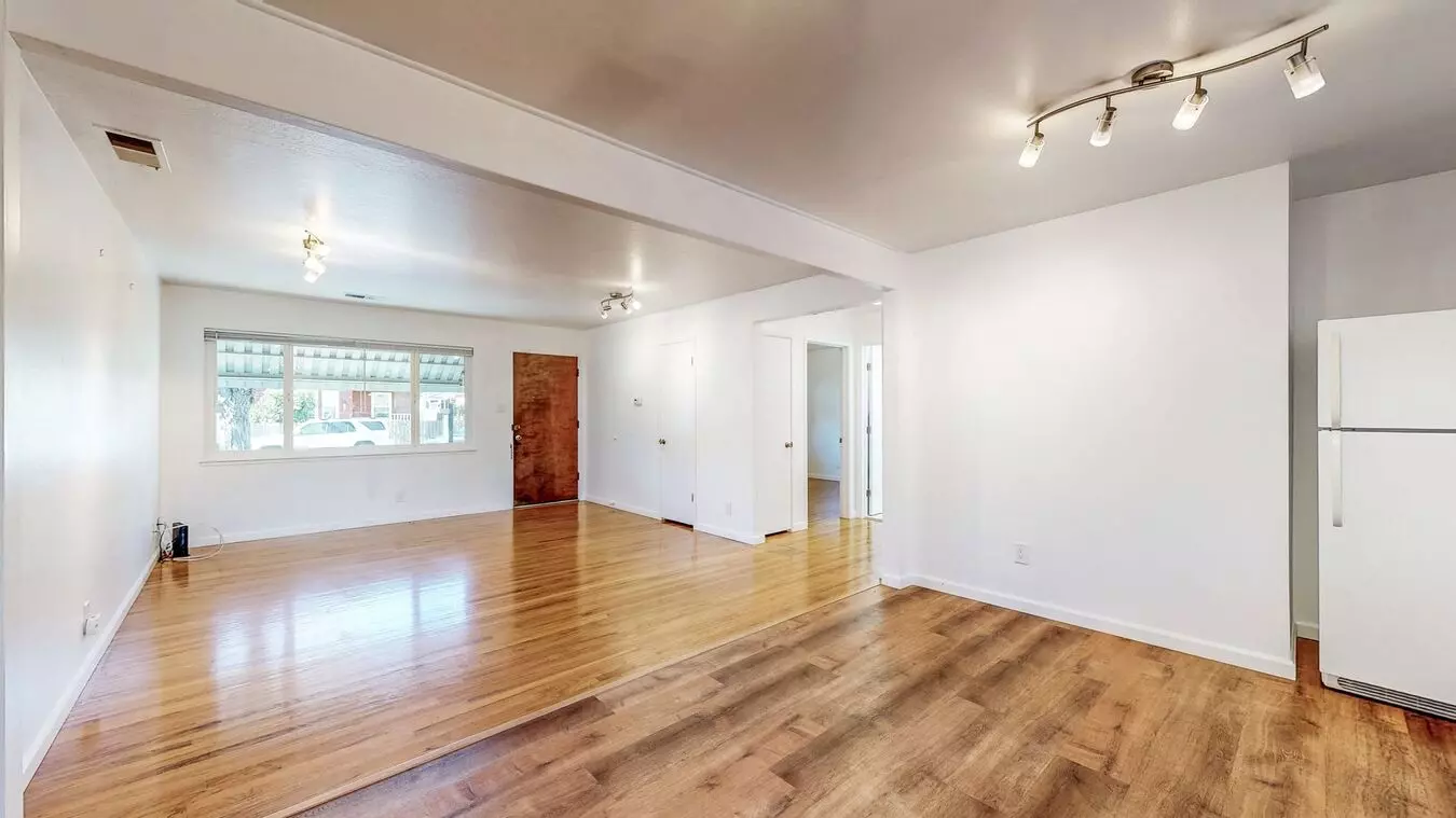 Delightful 2 Bedroom 1 Bath Unit With 1 Car Garage photo 4
