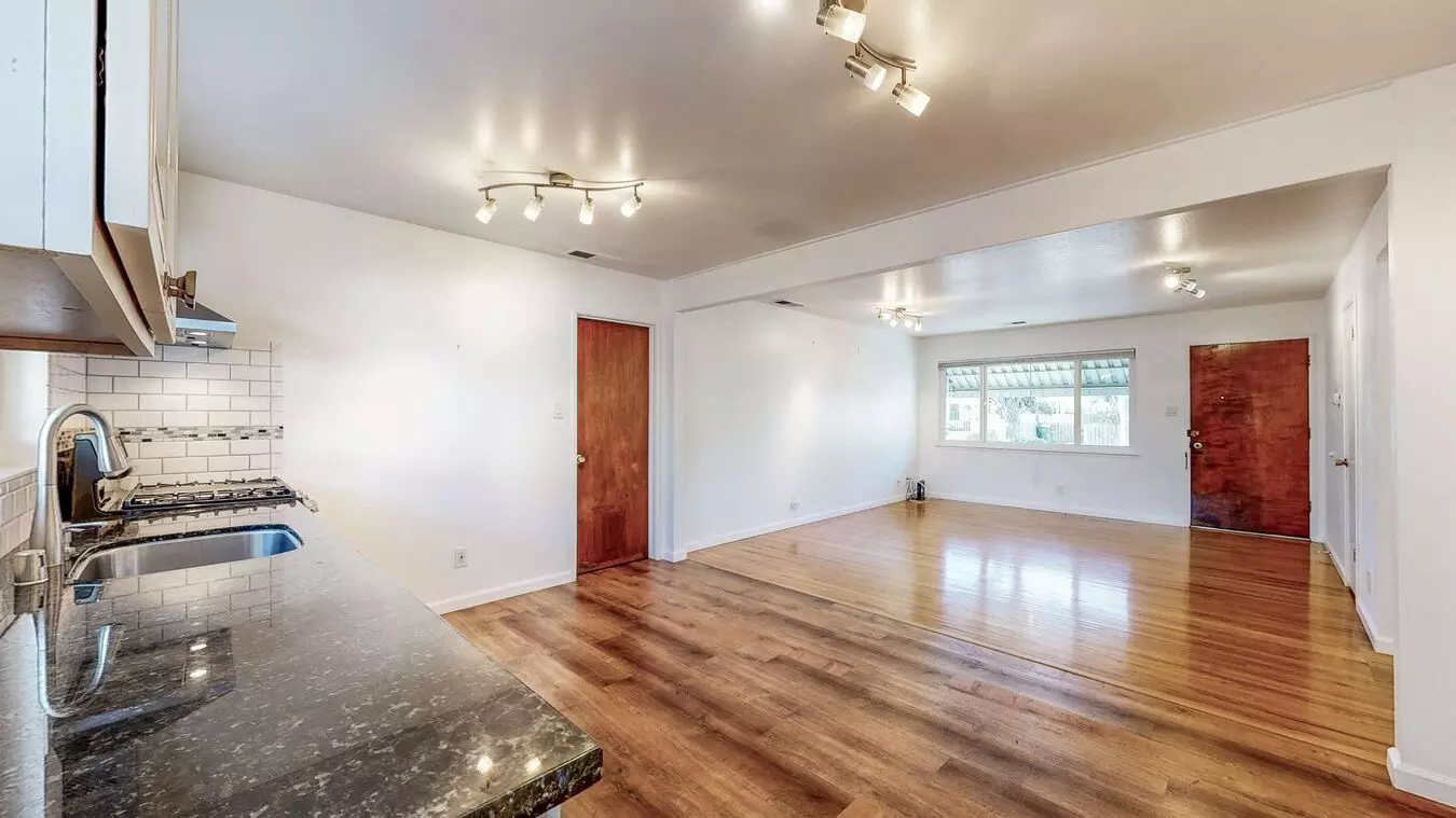 Delightful 2 Bedroom 1 Bath Unit With 1 Car Garage photo 5