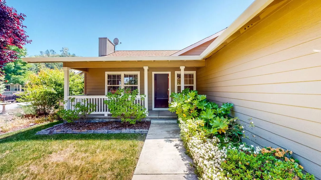 Pure Property Management - Darling 3 Bedroom Home Calistoga! photo 3