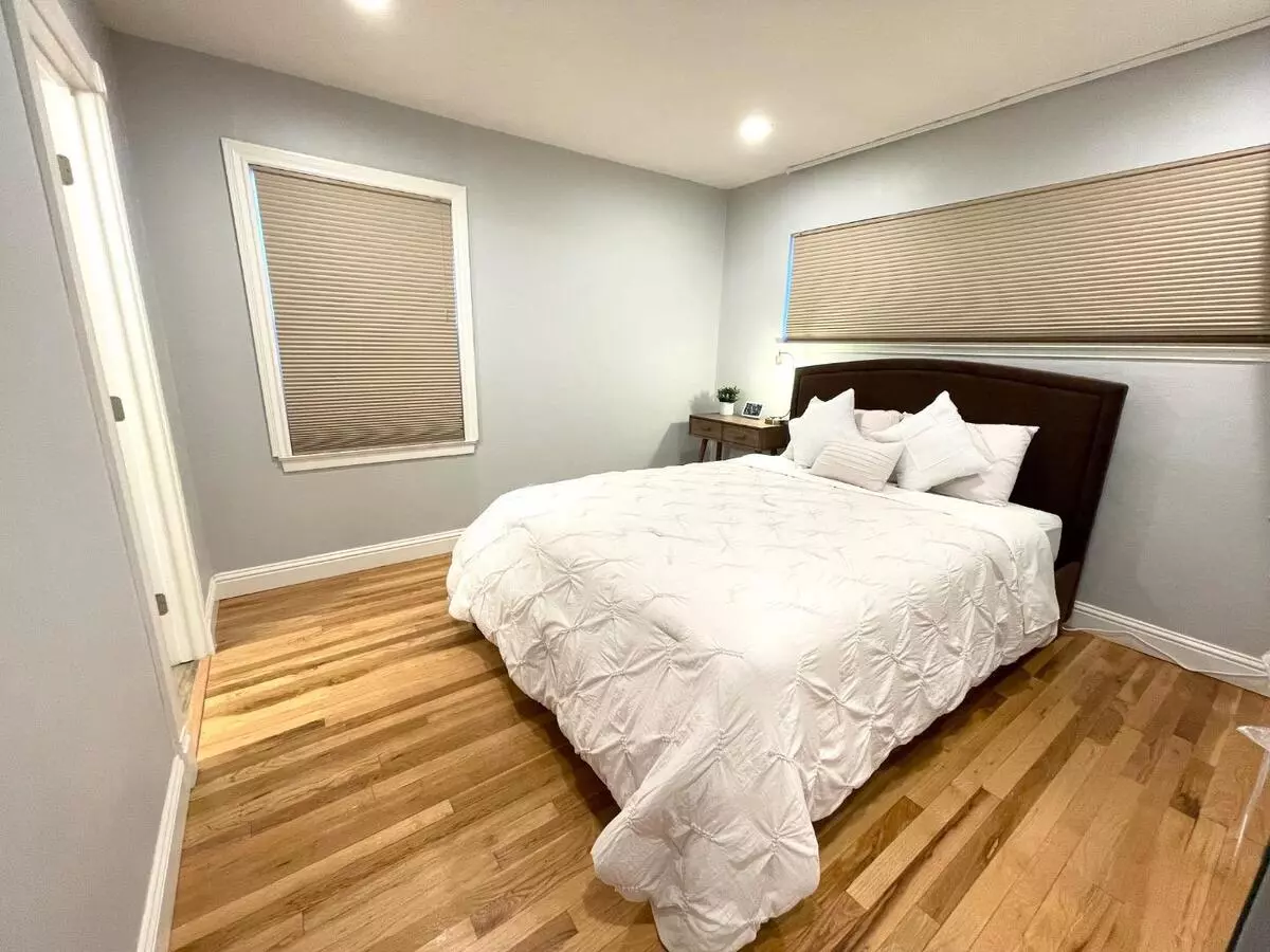 1153 Erin WAY photo 3