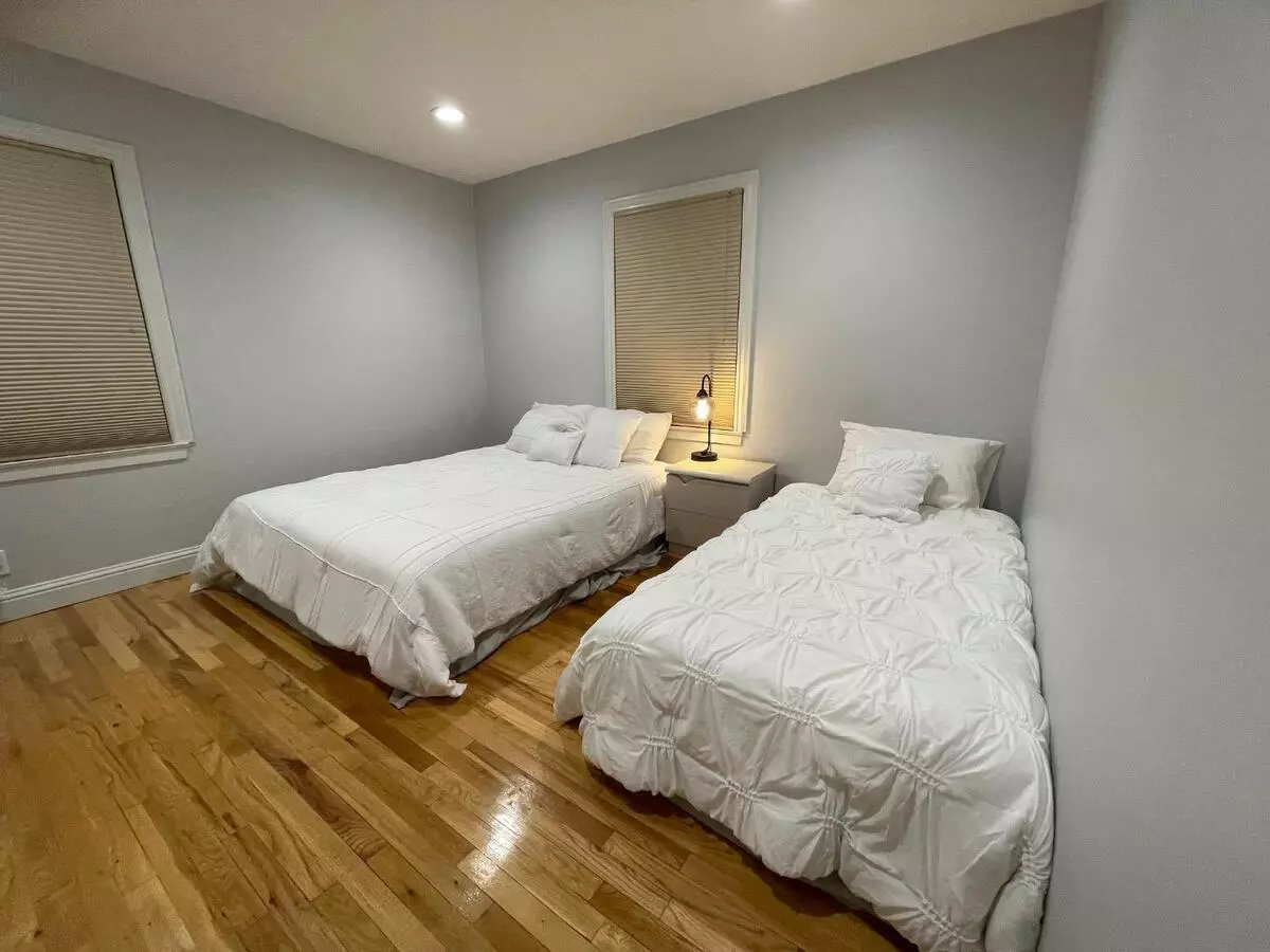 1153 Erin WAY photo 2