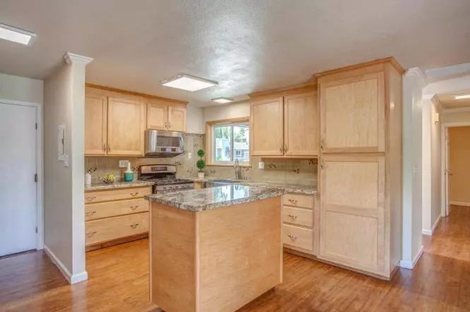 1407 Harriet Ct photo 5