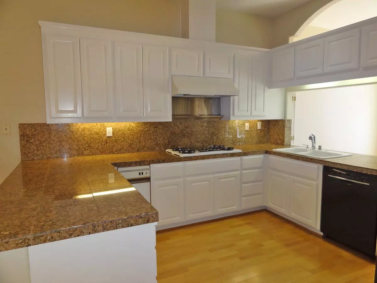 2151 Vizcaya Cir photo 4