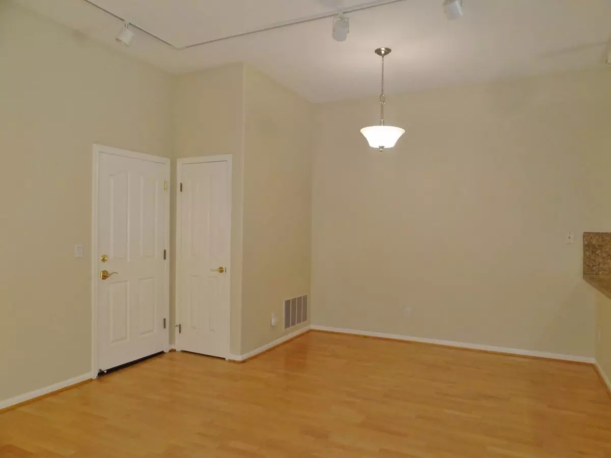 2151 Vizcaya Cir photo 3