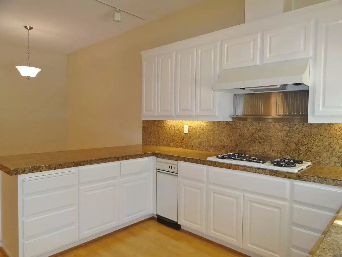 2151 Vizcaya Cir photo 5
