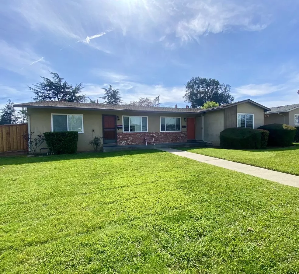 1082 Bismarck Dr photo 3