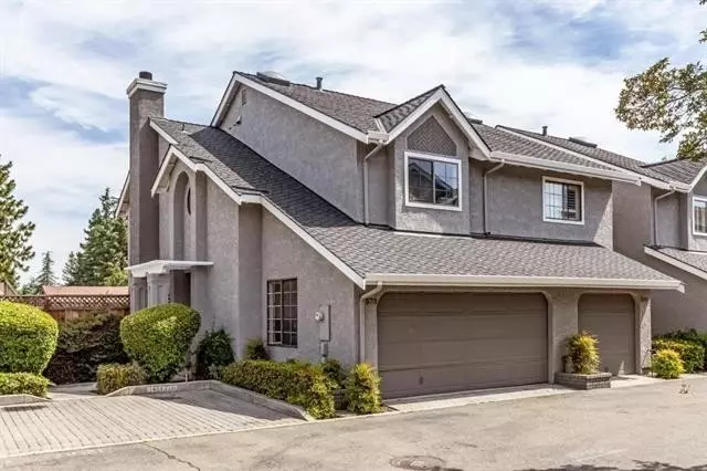 End Unit In Quiet Campbell Location!