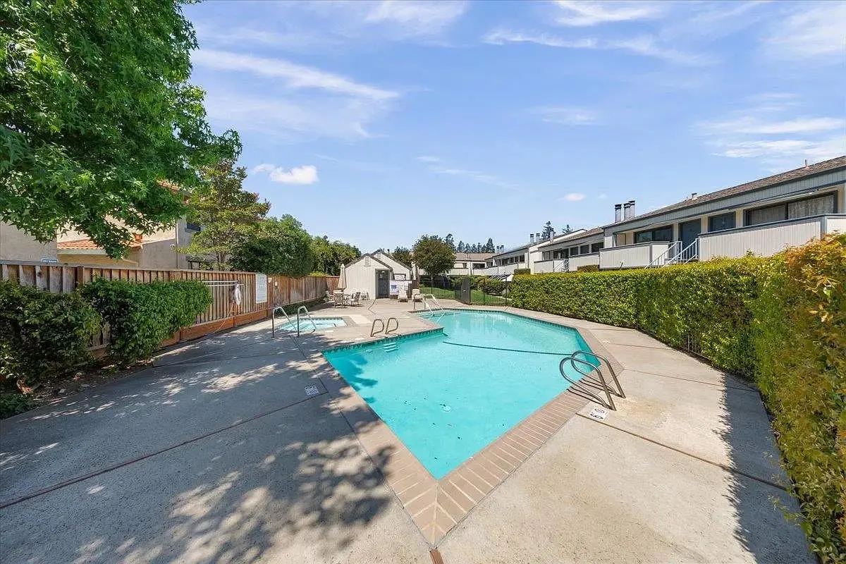 Updated Ground Level Condo Near Los Gatos