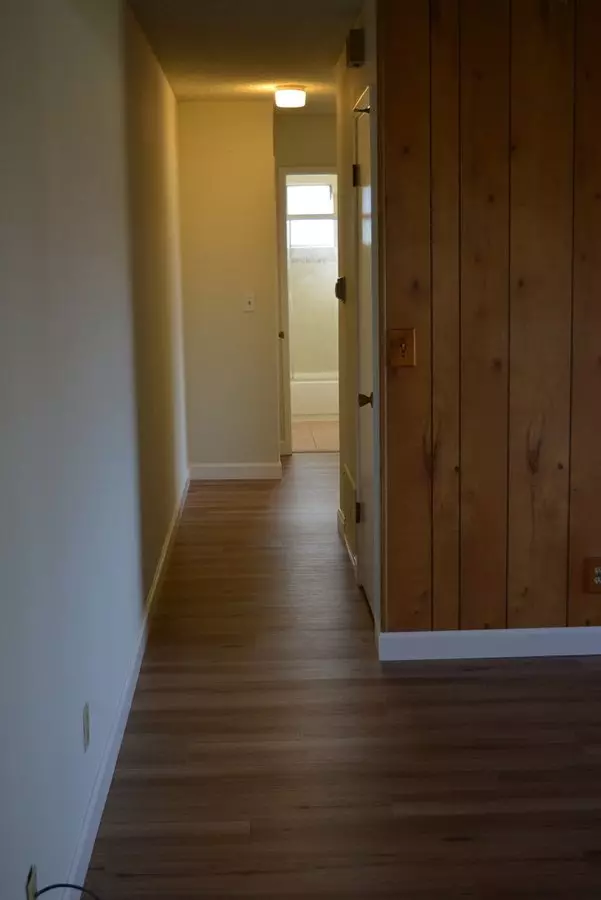 Upstairs 2 Bedroom Unit In A 4Plex At Hamilton Downs photo 4
