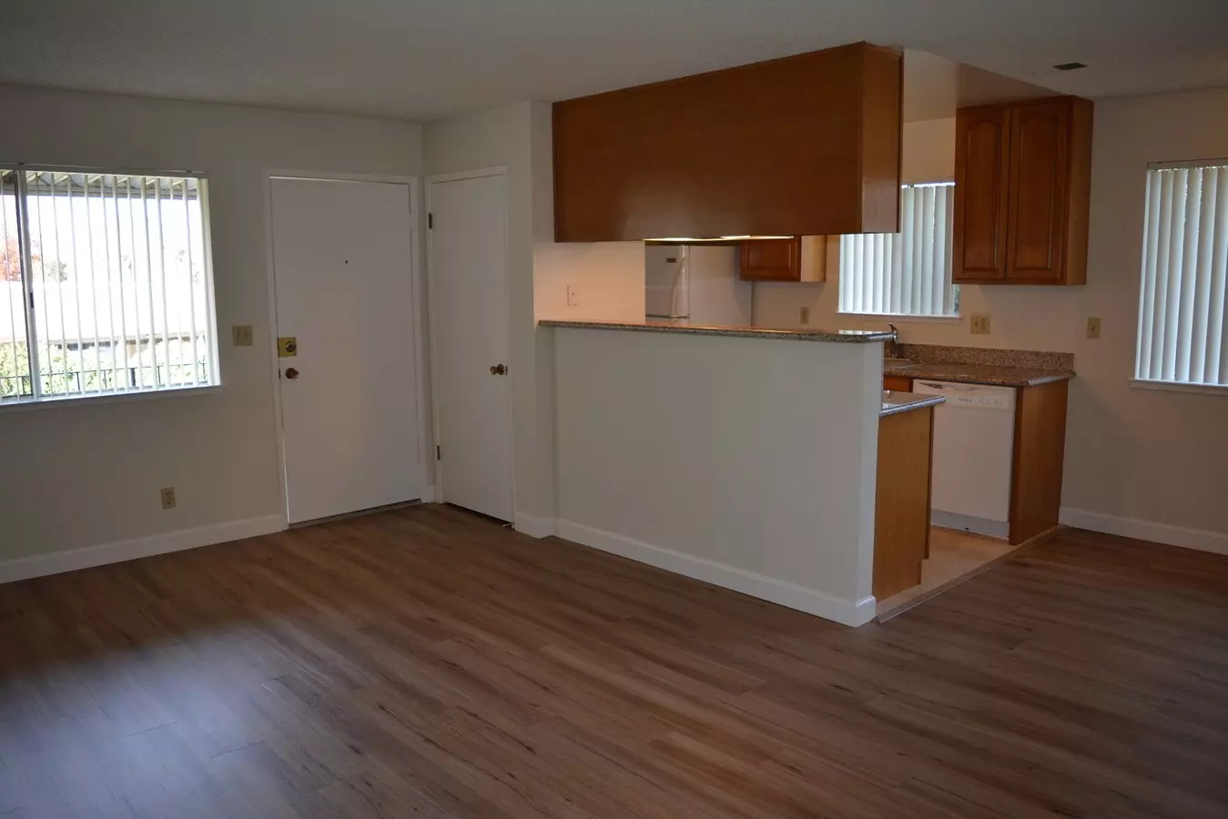 Upstairs 2 Bedroom Unit In A 4Plex At Hamilton Downs photo 5