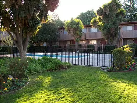 West Glen photo 3