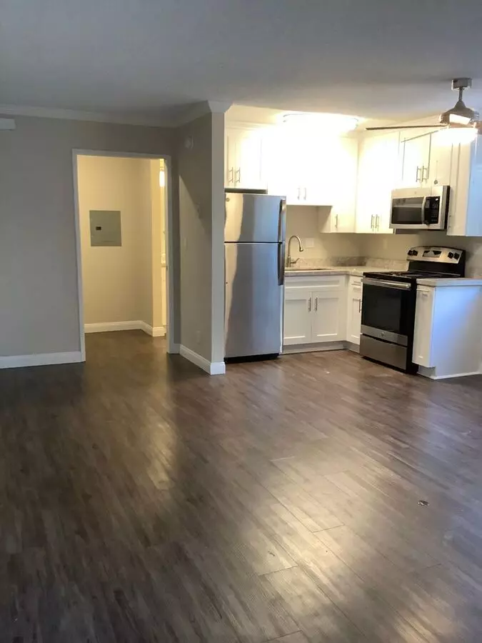 Carlsbad Coast Apts photo 3