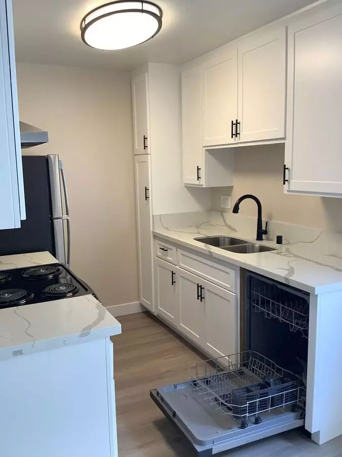 Carlsbad Coast Apts photo 4