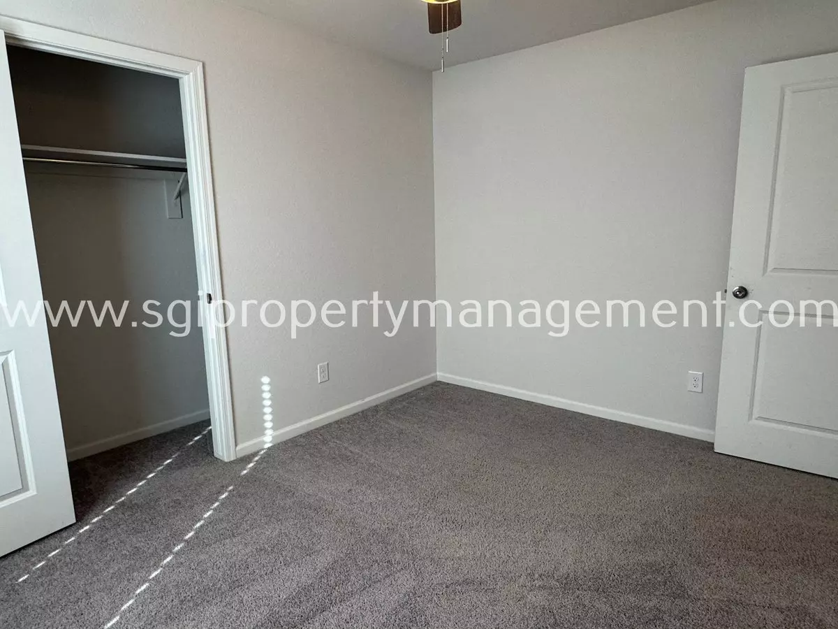2373 N Oakmont Ln photo 3