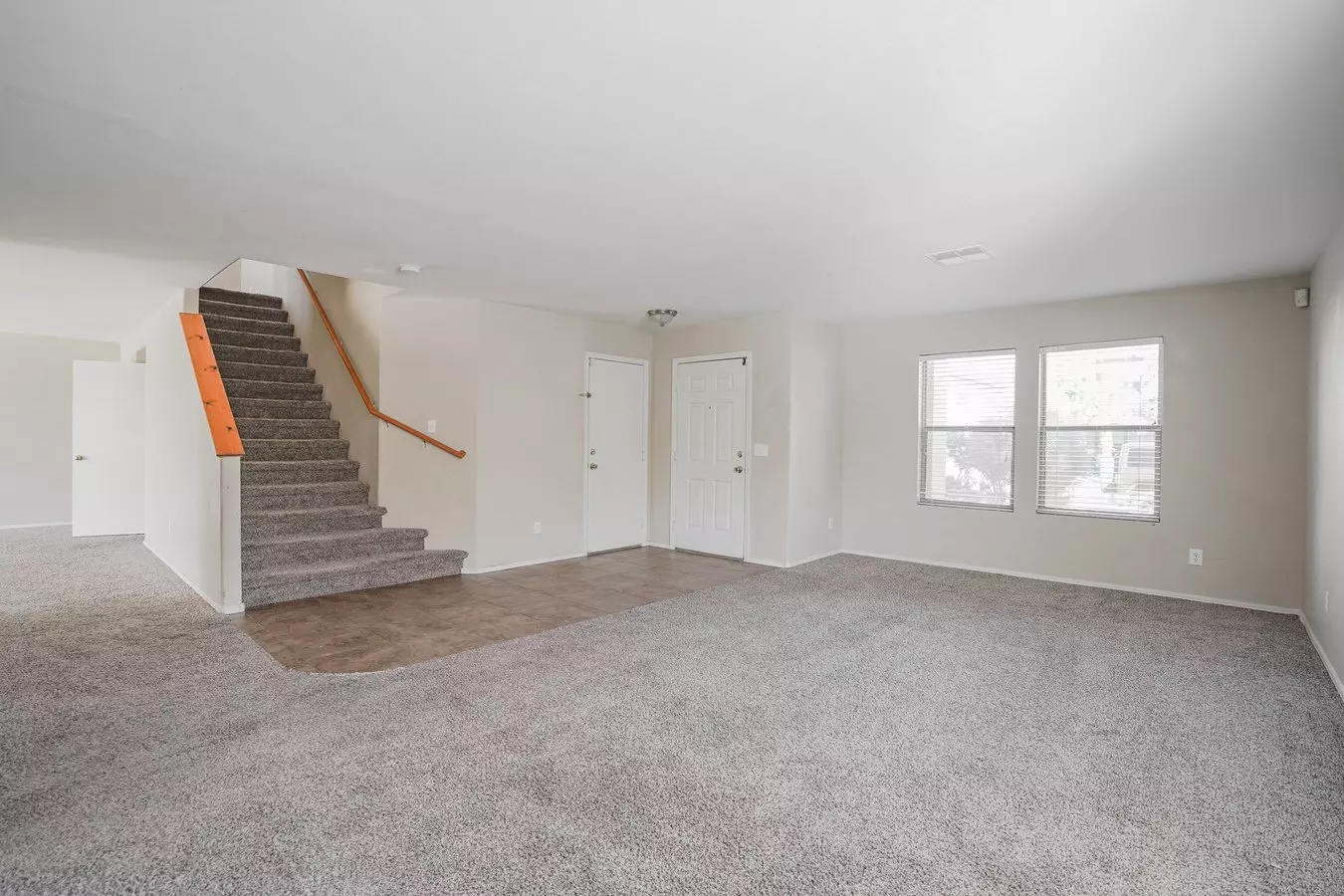 583 W Racine Loop photo 5