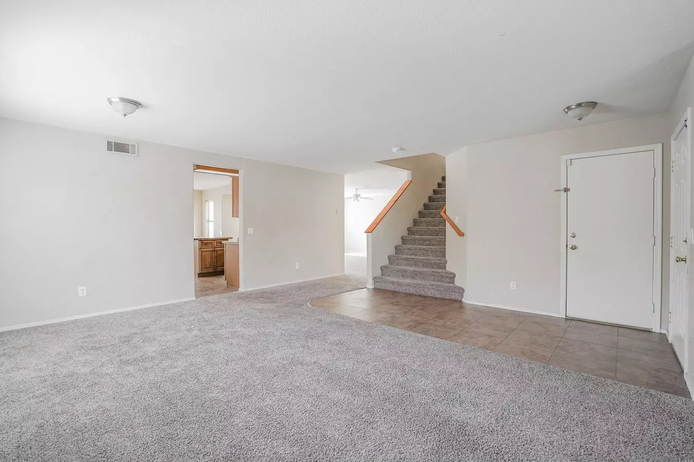 583 W Racine Loop photo 3
