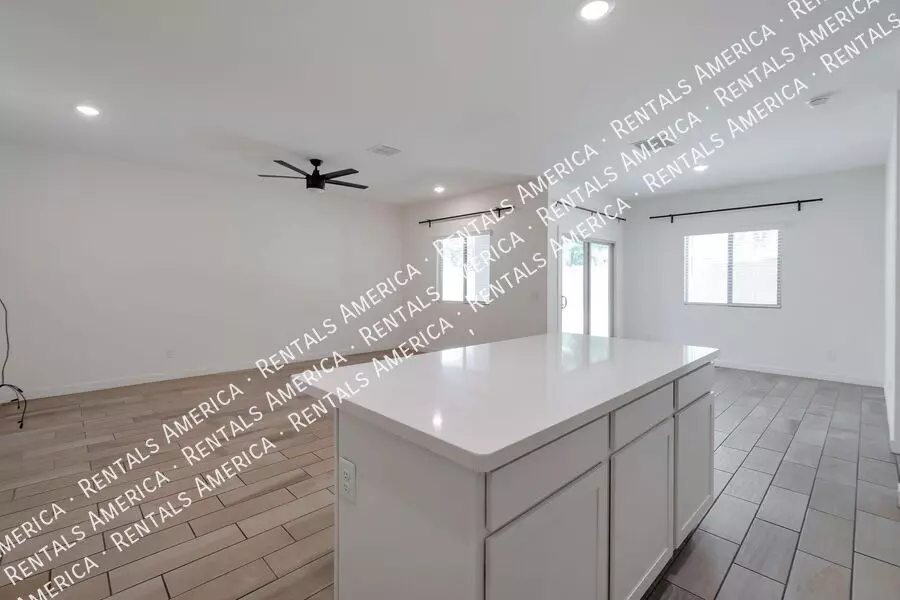 948 East Wiley Way, Casa Grande, AZ 85122 photo 3
