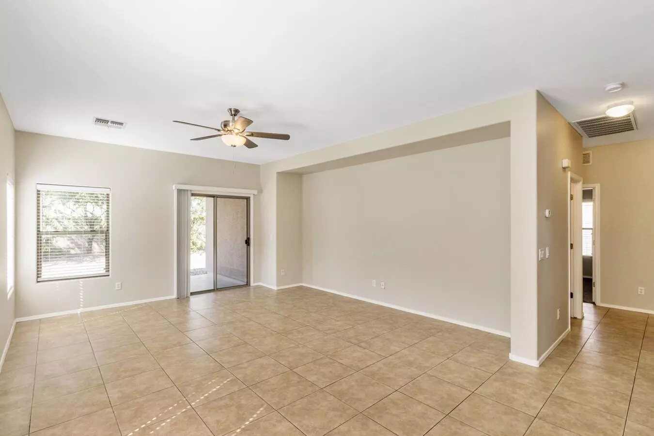 Bright Open Living &amp; A Patio Perfect For Relaxing! photo 2