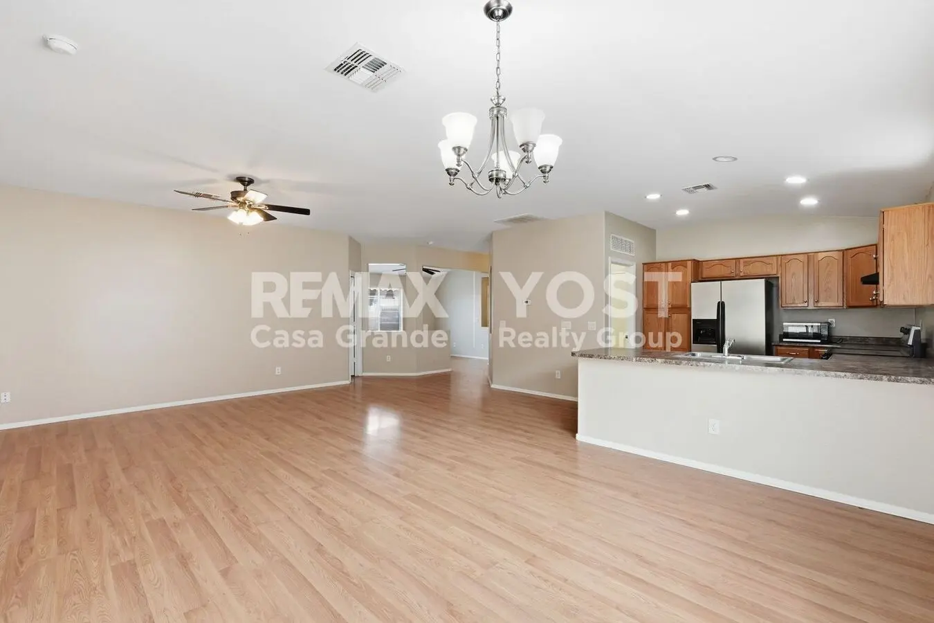 Bright &amp; Spacious Home With Flexible Living Space photo 4