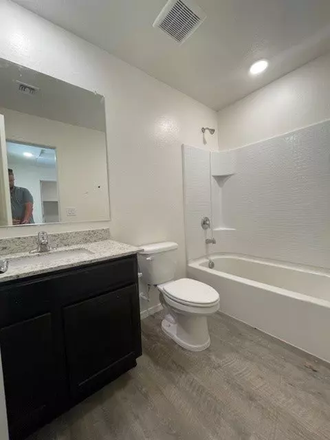 1553 E Kendall Pl photo 4