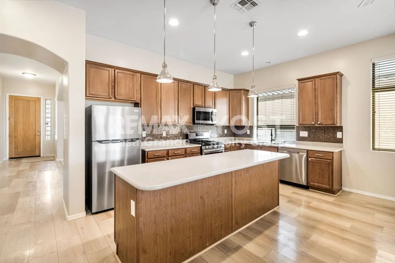 Spacious Home With A Beautiful Backyard &amp; Open Kitchen photo 5