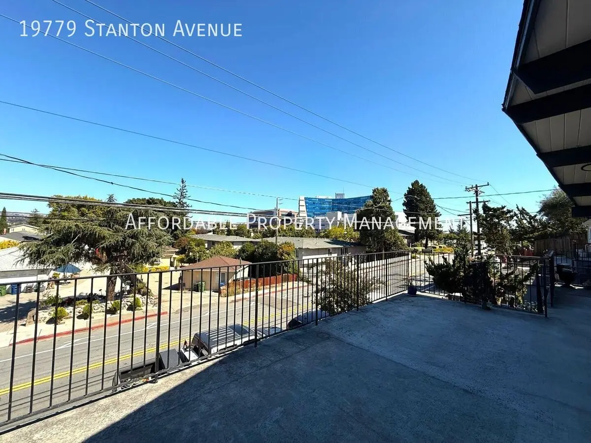 19779 Stanton Ave photo 5