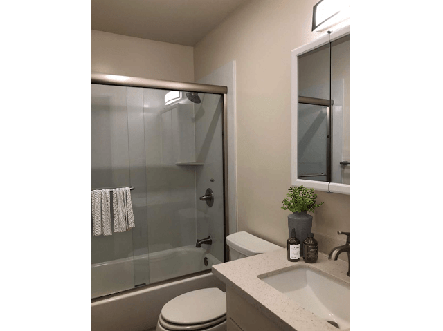 20200 Forest Ave photo 5
