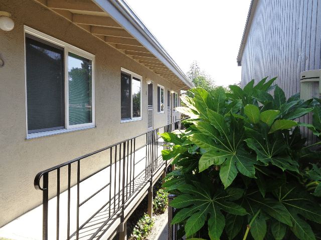20200 Forest Ave photo 4