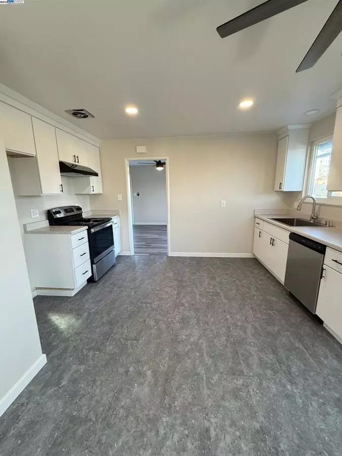 20275 Stanton Ave photo 2