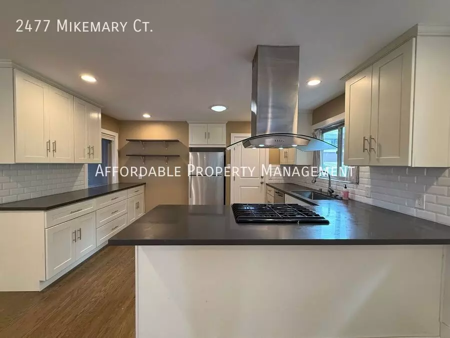 2477 Mikemary Ct photo 4