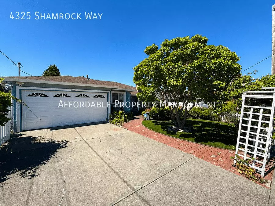 4325 Shamrock Way photo 2