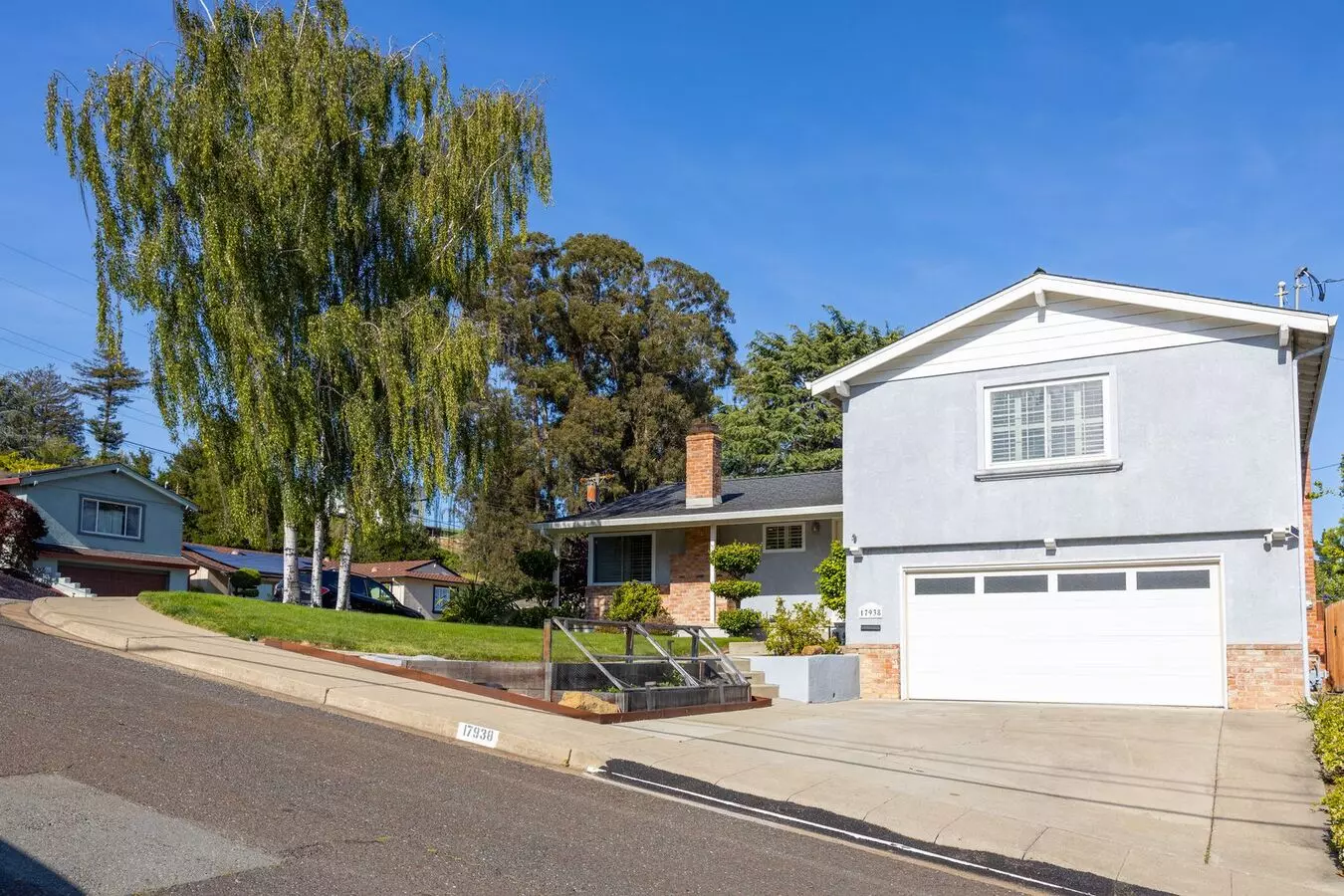 Amazing 4 Bedroom Home In One Of Castro Valley's Most Desirable Neighborhoods. Owned Solar! photo 2