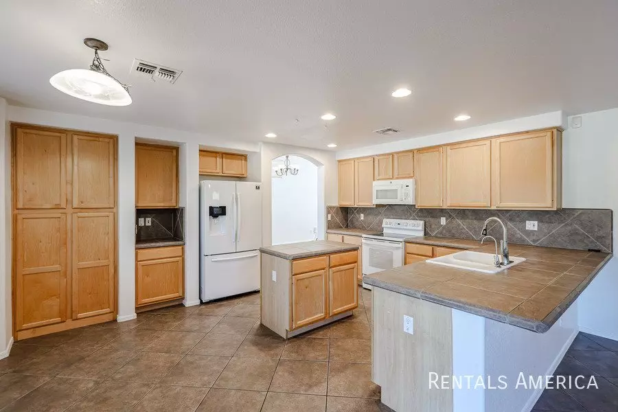 33251 North Symer Drive, Cave Creek, AZ 85331 photo 3