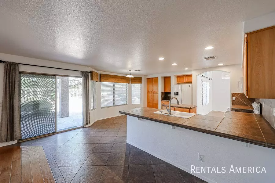 33251 North Symer Drive, Cave Creek, AZ 85331 photo 2
