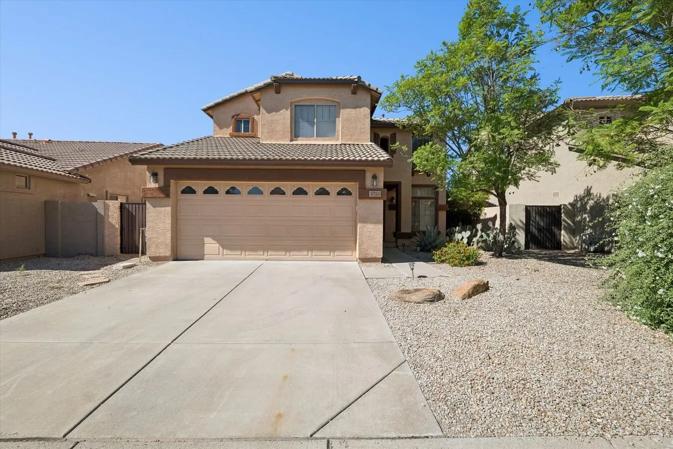Property Is Ready Now In The Highly Sought After Asher Hills Preserve, 4 Bedrooms With A Loft, Bedroom On Main Floor, Pool, And No Carpet In This Home. This Place Is Lovely And Ready For You!!! photo 5