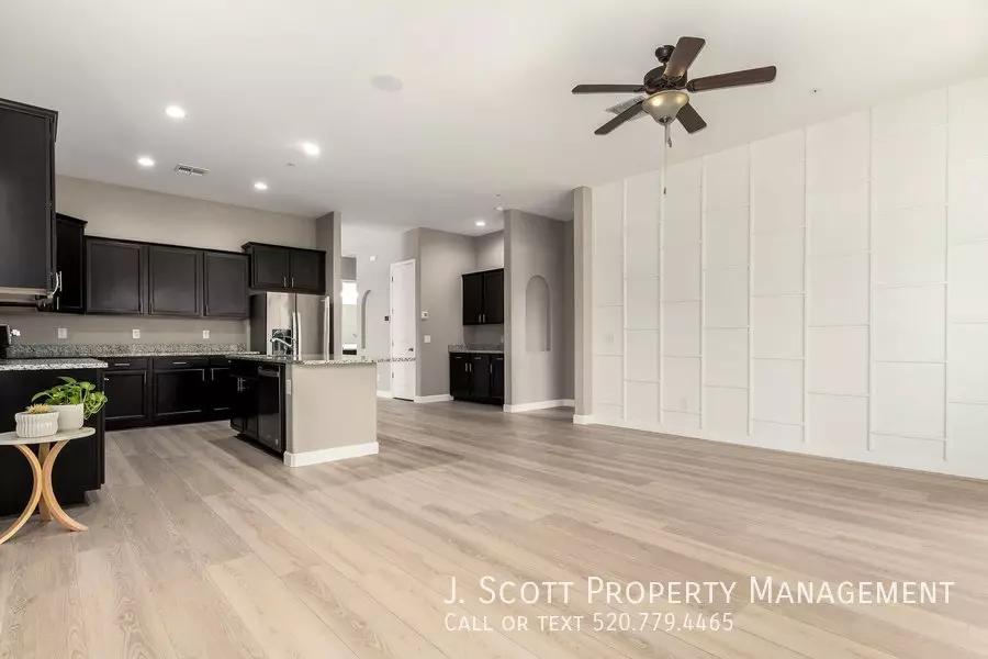 1255 N Arizona Ave 1355 photo 3