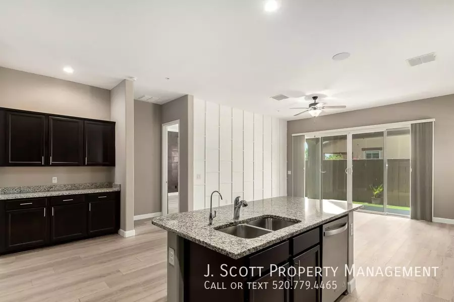 1255 N Arizona Ave 1355 photo 4