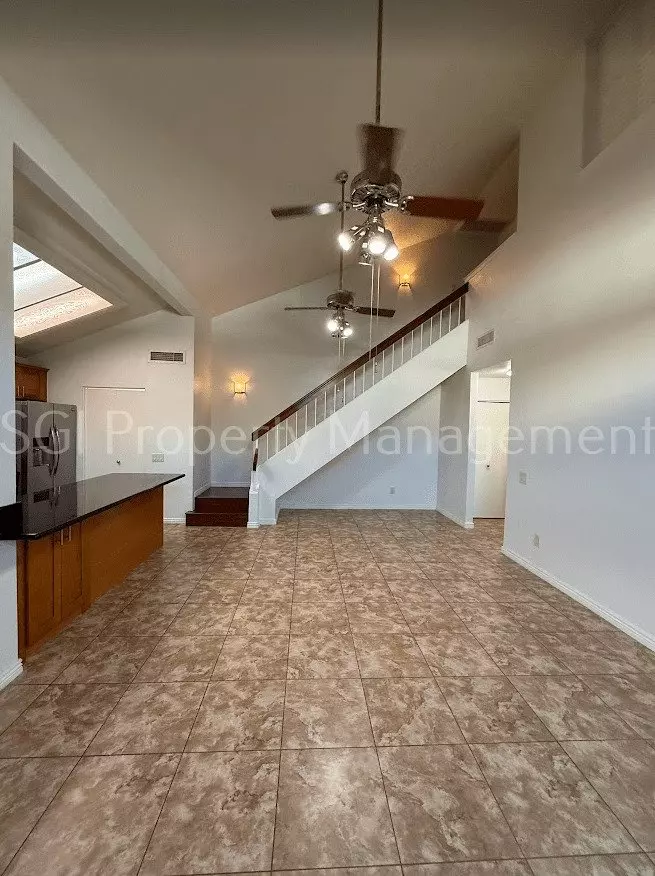2201 N COMANCHE Drive photo 5