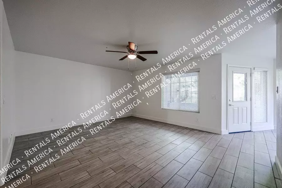 Spacious 3 Bed/2 Bath Home in Lush Crestview Chateaux – Chandler photo 5