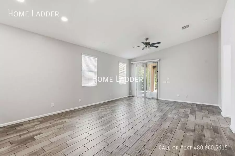 3234 E Dogwood Pl photo 5