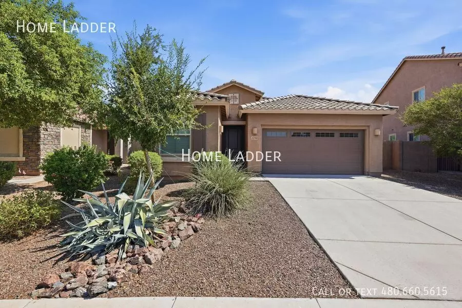 3234 E Dogwood Pl photo 2