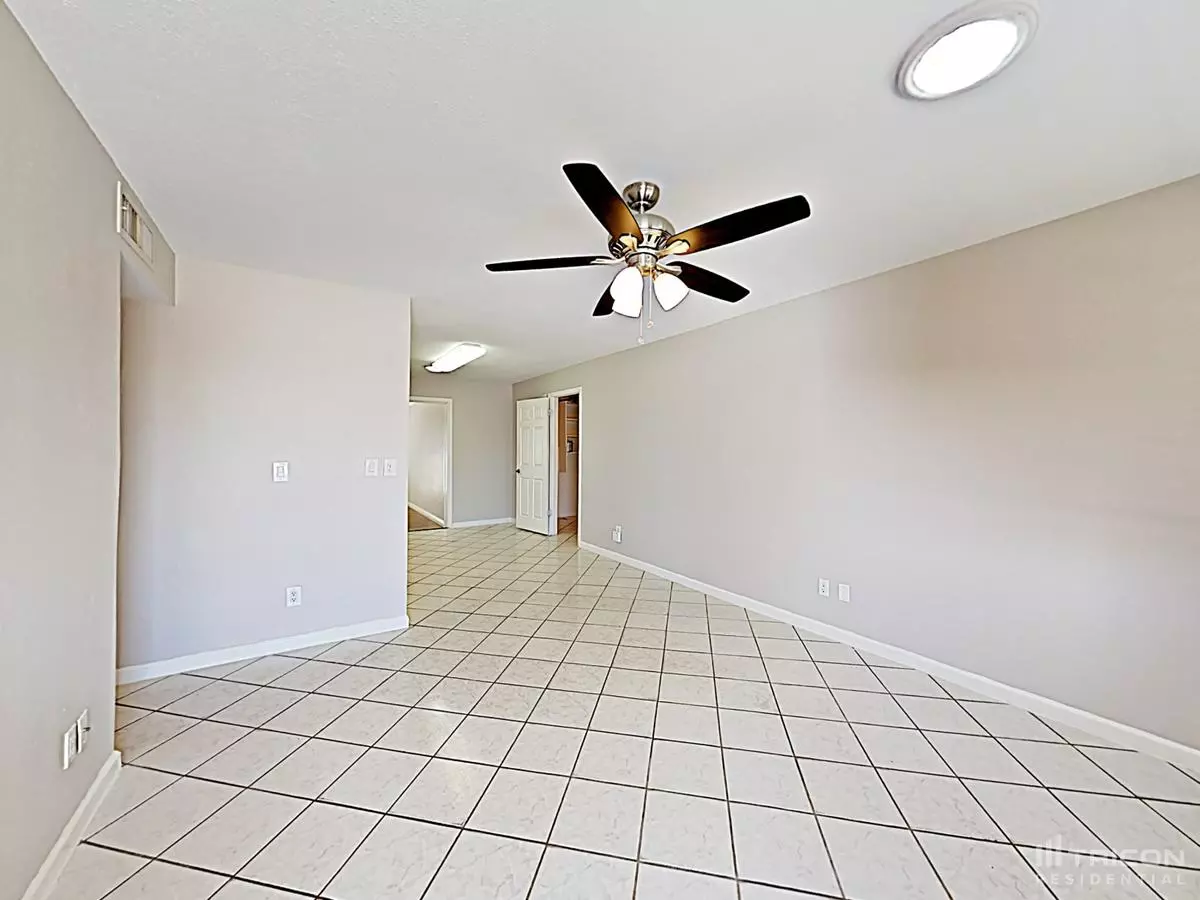 415 N Criss St photo 2