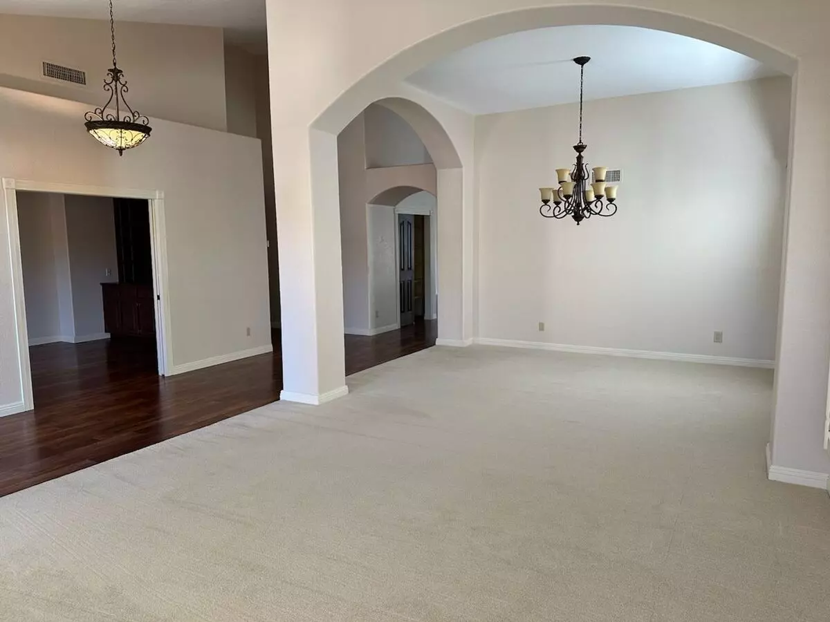 SunLakes beauty in Ironwood Country Club community photo 3