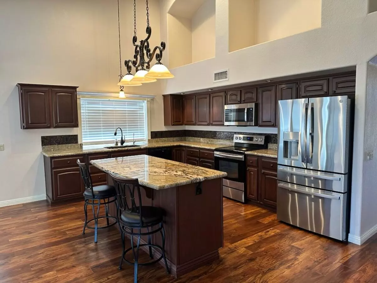 SunLakes beauty in Ironwood Country Club community photo 4