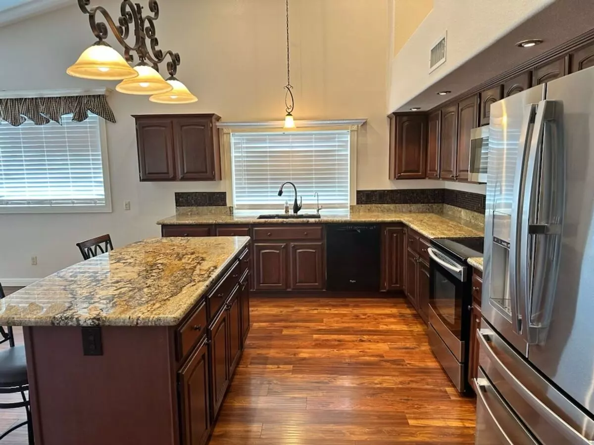 SunLakes beauty in Ironwood Country Club community photo 5